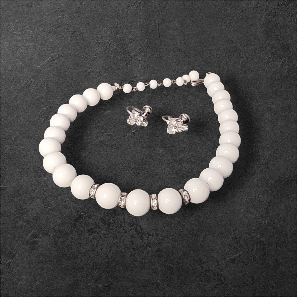 Vintage White Jade & Crystal necklace i& crystal screw back earrings